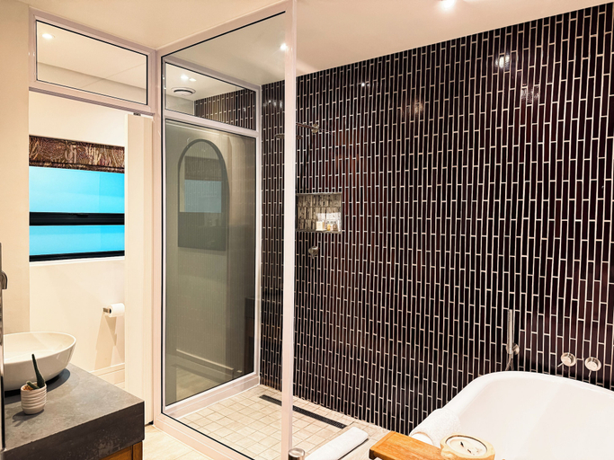 Bathroom 4, Le Petit Manoir Boutique Hotel, Cape Winelands