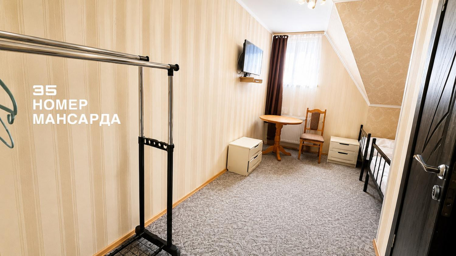 Bedroom 3, Alpin Hotel, Iaremchans'ka