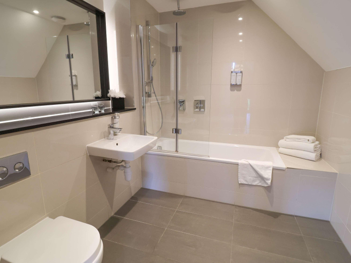 Bathroom 3, Old Thorns Hotel, Golf and Country Estate, Hampshire