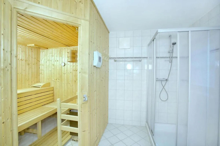 Bathroom 2, Quiet Alpine Cottage for 9 With Suana, Zell am See