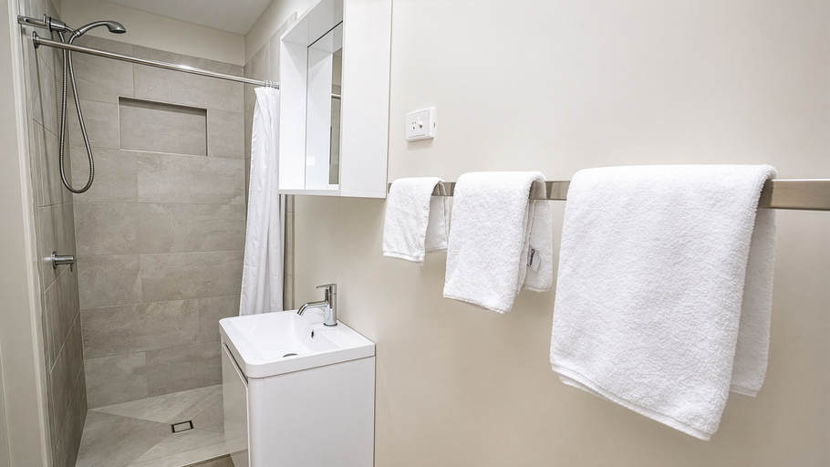 Bathroom 4, Chambers Wildlife Rainforest Lodges, Eacham
