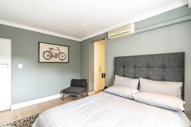 Bedroom 2, 3 Story Luxury Villa on OceanView Drive, CapeTown, City of Cape Town