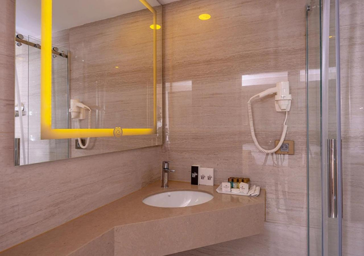 Bathroom 5, Ozkaymak Kemer Marina Hotel, Kemer