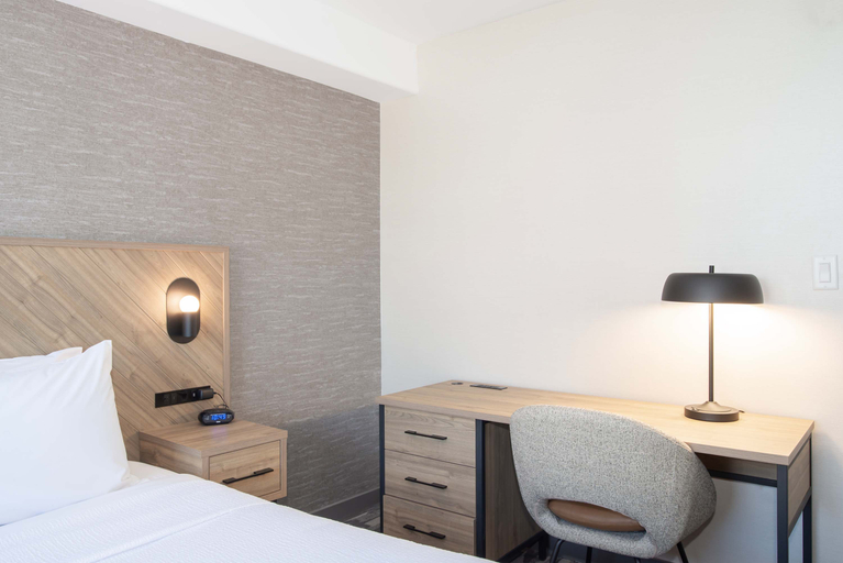 Bedroom 3, Sandman Hotel & Suites Regina, Division No. 6