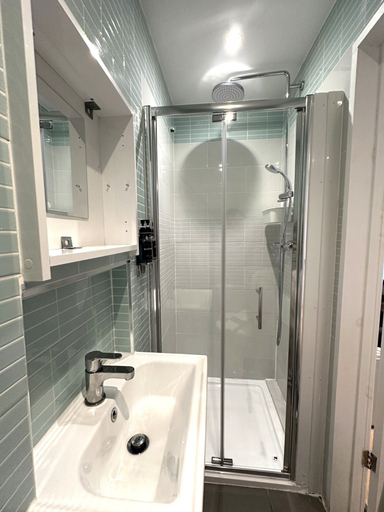 Bathroom 4, Room Home Stay, London