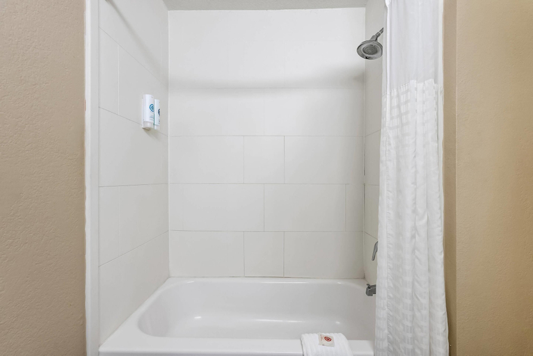 Bathroom 4, Comfort Inn & Suites, Bay