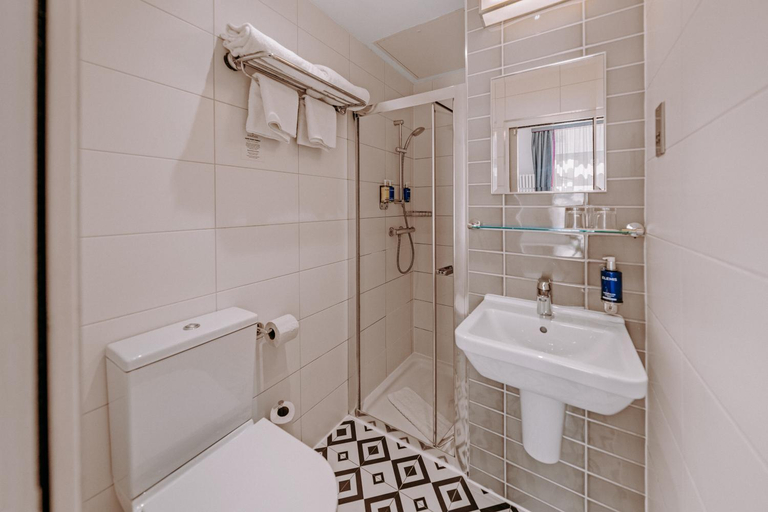 Bathroom 4, The Beverley Hotel London - Victoria, London