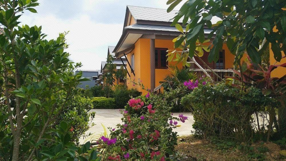 Others 4, Baan Mek Lom, Thai Mueang