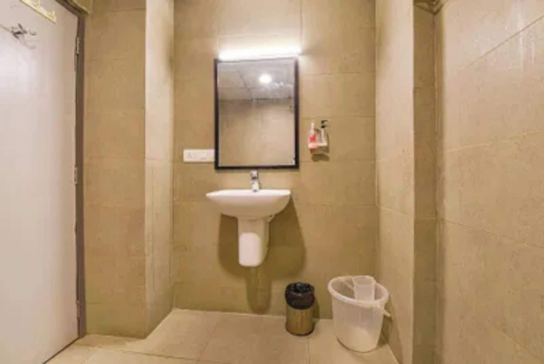 Bathroom, FabHotels Ny Townhouse, Ahmadabad