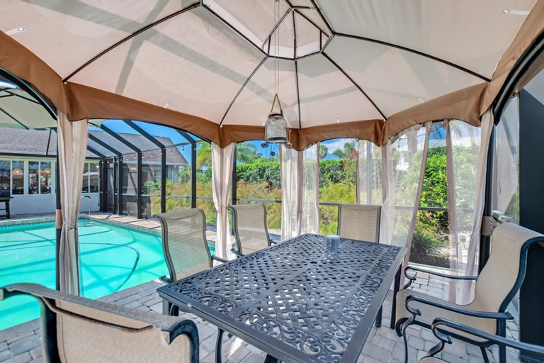 Room 2, Saltwater Canal Home Heated Pool 3 2 2 Gorgeous Pets Welcome, Flagler