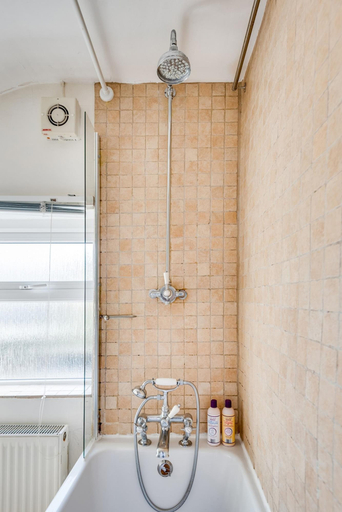 Bathroom 4, 3-bed Cosy Bookbinder House in Jericho Oxford, Oxfordshire