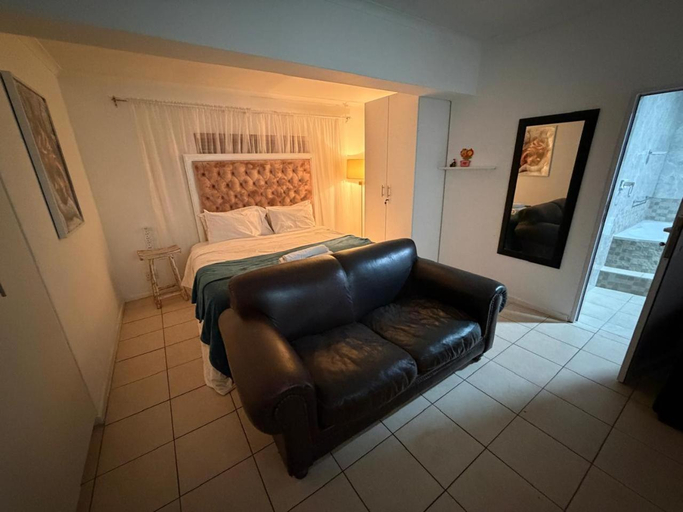 Others 4, VERO guest house, City of Cape Town
