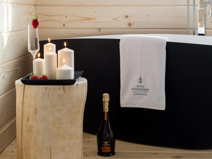 Bathroom amenities, Comfortable Holiday Home, 3 Bedrooms, Fireplace, Tatra