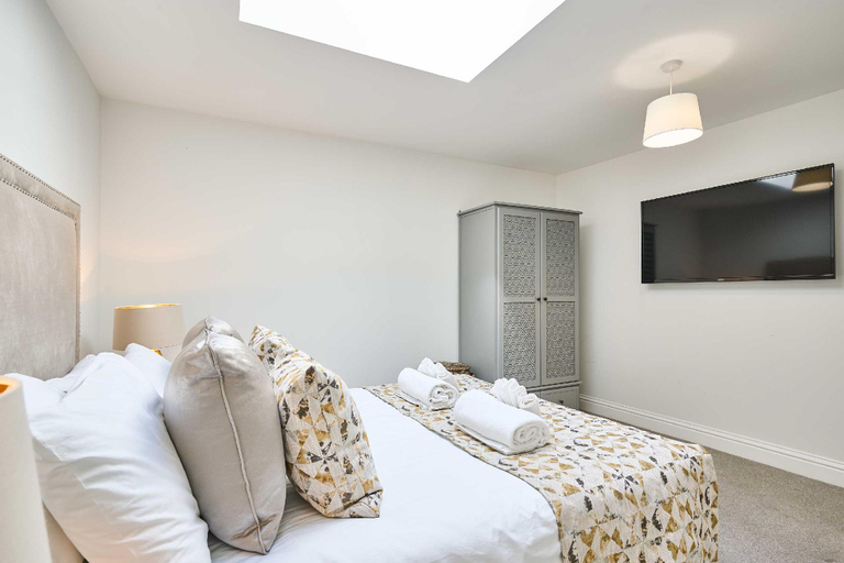 Bedroom 4, Host & Stay | Albert House, Dorset