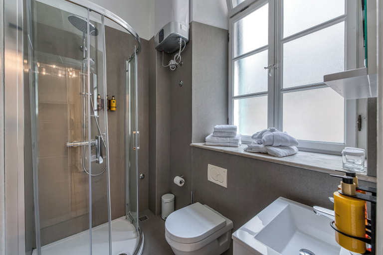 Bathroom 5, Palmotta Palace 4*, Dubrovnik