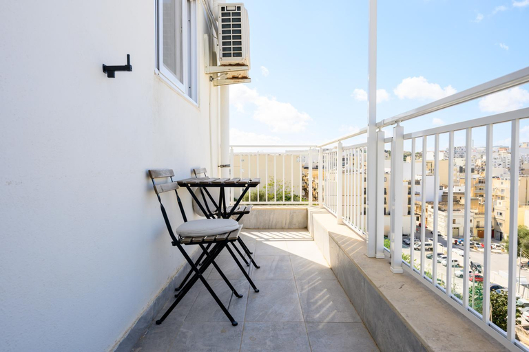 Others 5, F5 Room 1, Private Double room with private bathroom and balcony in shared Flat