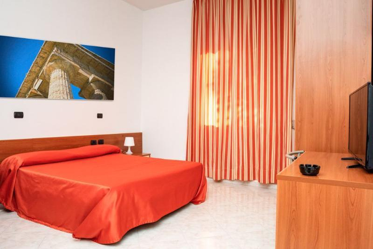 Bedroom 2, Hotel Almas Paestum, Salerno