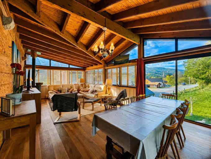 Food & Drinks 4, Grand Chalet - Veranda & Terrasse - Vue Montagne, Ain