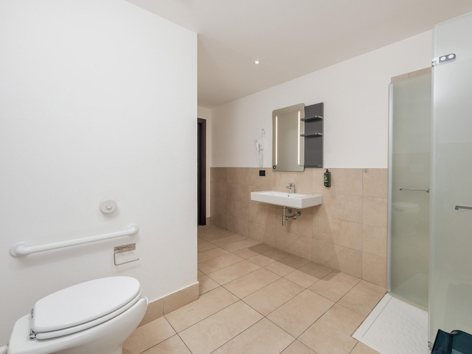 Bathroom 4, B&B Hotel Como City Center, Como