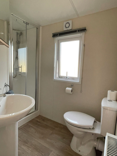 Bathroom 3, The Leas Beach Park, Norfolk