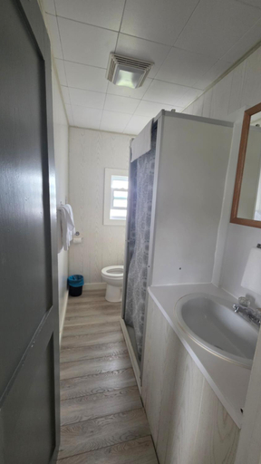 Bathroom, Les Cabines sur Mer, La Côte-de-Gaspé