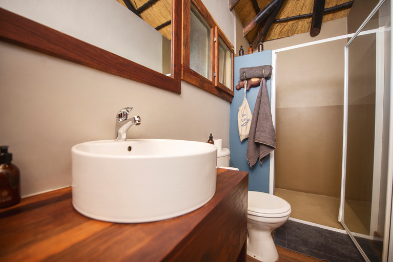 Bathroom, Hakusembe River Lodge, Rundu Rural West