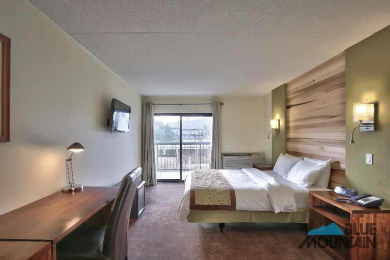 Bedroom 2, Blue Mountain Resort, Grey