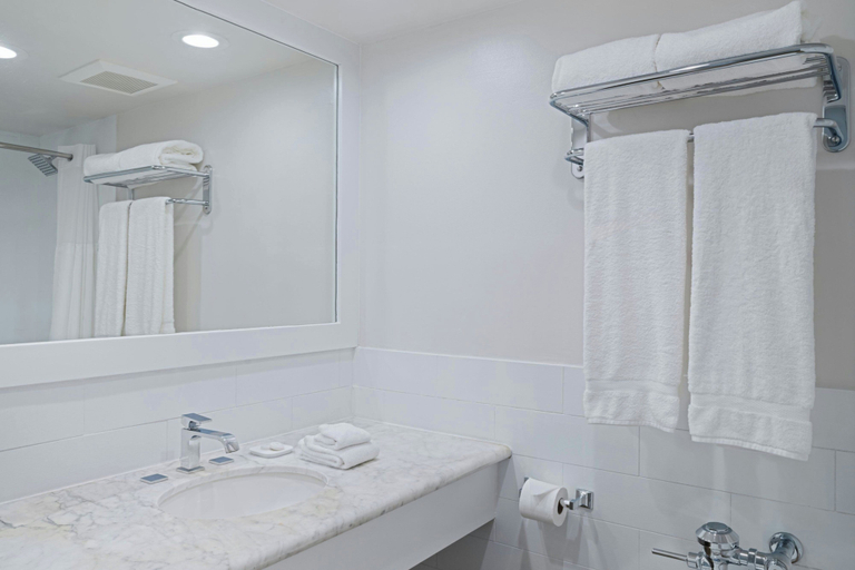 Bathroom 5, voco Sandpiper All-Inclusive Resort by IHG, Saint Lucie