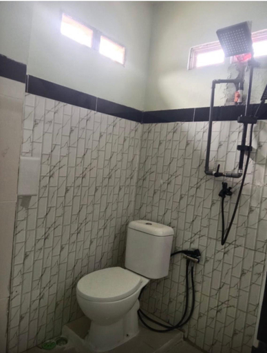 Bathroom 3, Sunrise Komodo Homestay, West Manggarai