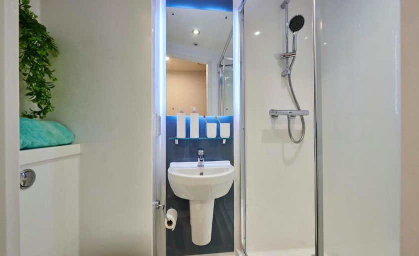 Bathroom 3, York House Nottingham, Nottingham