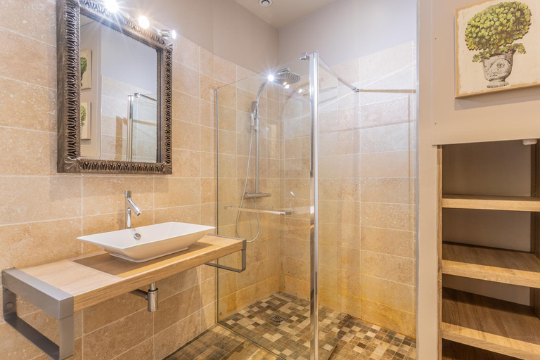 Bathroom, Maison Josephine avec garage prive, Loir-et-Cher