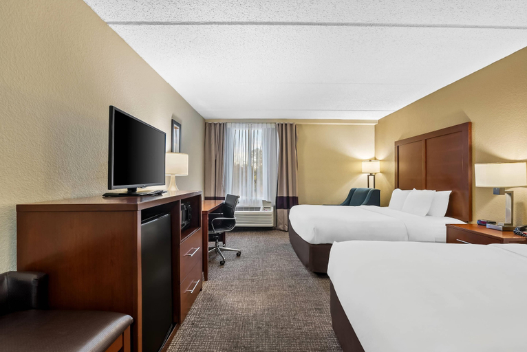 Bedroom 3, Comfort Inn & Suites, Bay