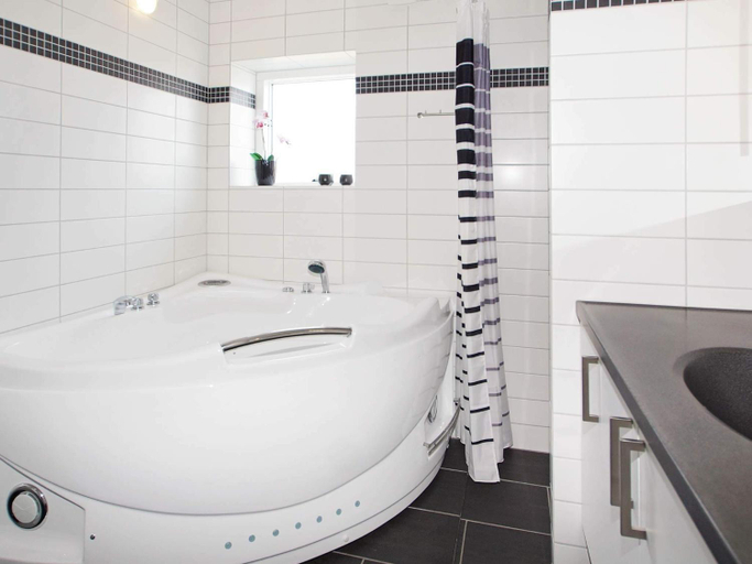 Bathroom 2, 4 star holiday home in Hemmet, Ringkøbing-Skjern