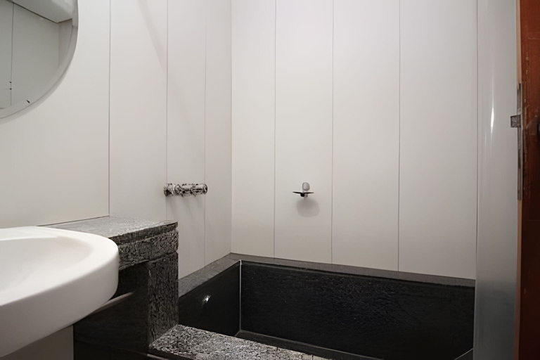 Bathroom 3, OZPED Flats Particulares Bonaparte, Brasília