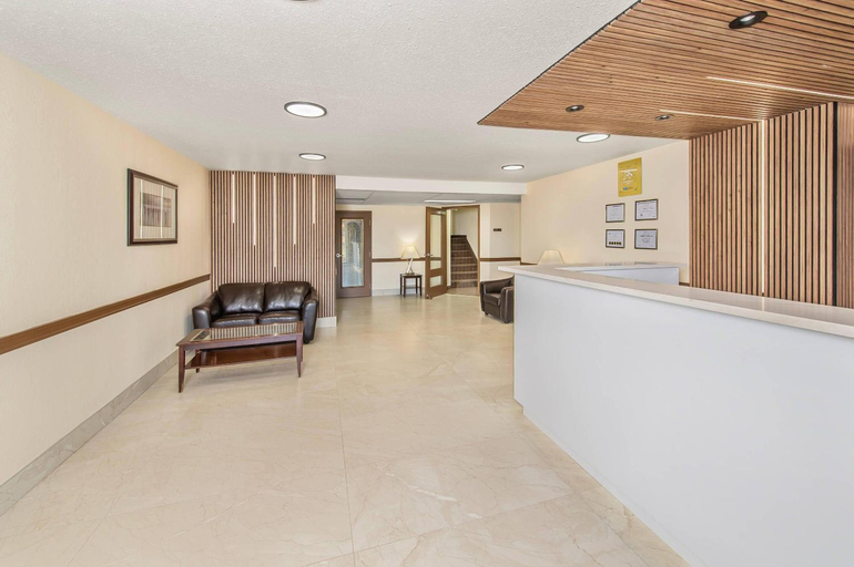 Public Area 2, Rodeway Inn, Division No. 14