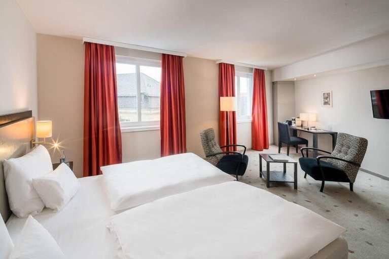 Bedroom 4, Steigenberger Hotel Bielefelder Hof, Bielefeld