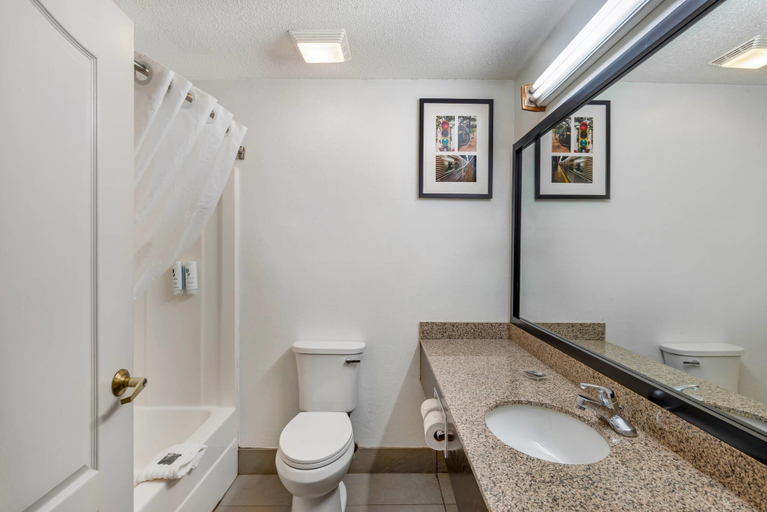 Bathroom, Country Inn & Suites by Radisson, Hiram, GA, Paulding