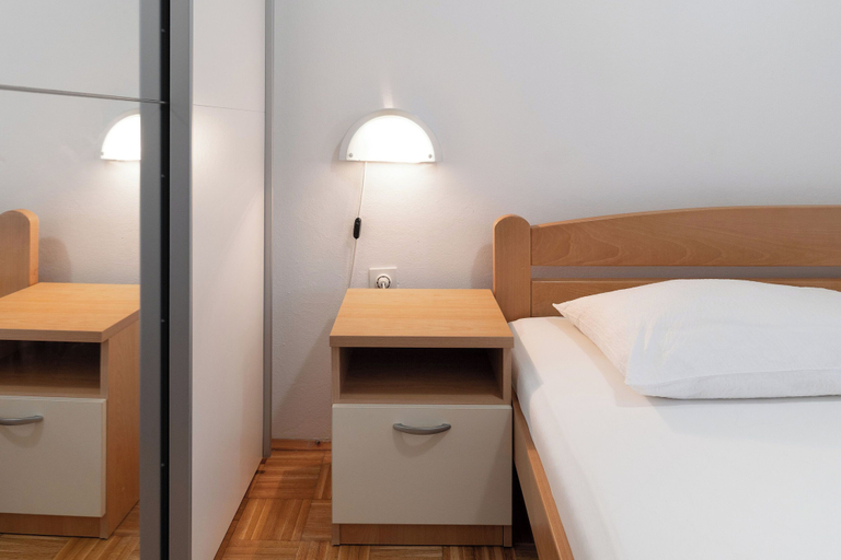 Bedroom 3, Apartments Pere, Povljane