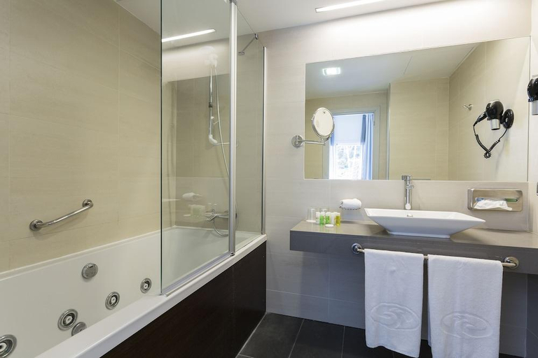 Bathroom 4, Palladium Hotel Cala Llonga, Baleares