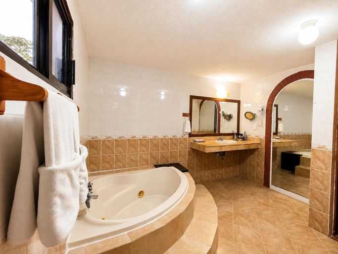 Bathroom 5, Ecotel Quinta Regia, Valladolid