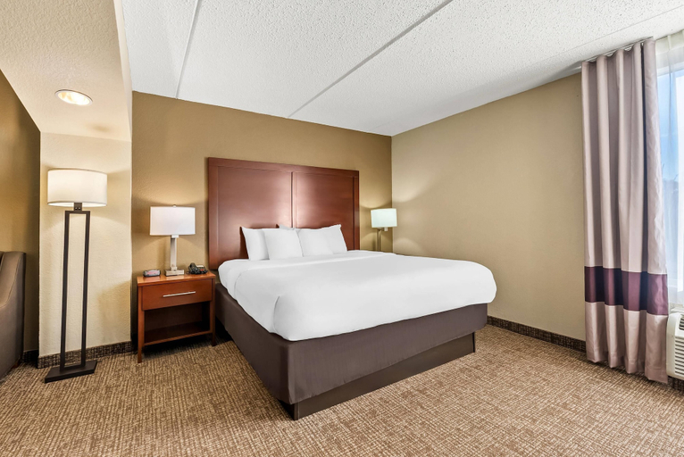 Bedroom 3, Comfort Inn & Suites, Bay