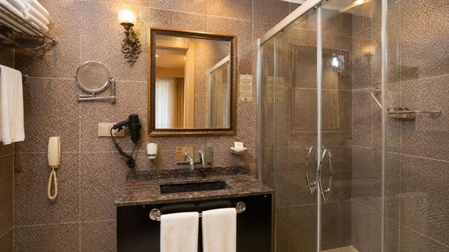 Bathroom 4, Elite World Nest Van, Merkez