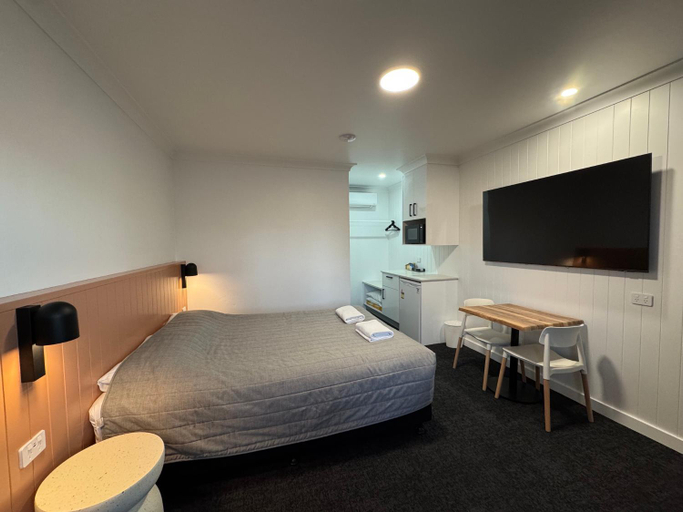 Bedroom 3, Goldfields Motel, Blayney