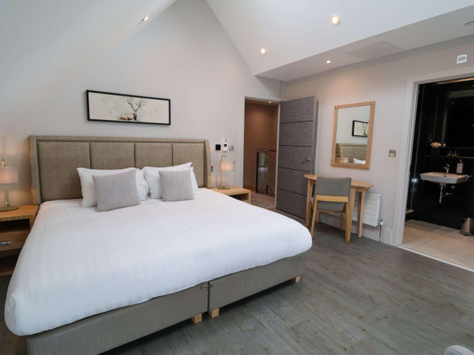 Bedroom 2, Old Thorns Hotel, Golf and Country Estate, Hampshire