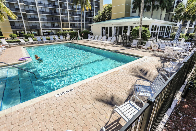 Sport & Beauty, Hibiscus 844 by Distinctive Beach Rentals, Lee