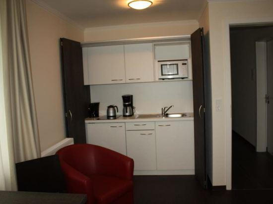 3, Hotel Bloemfontein, Leer