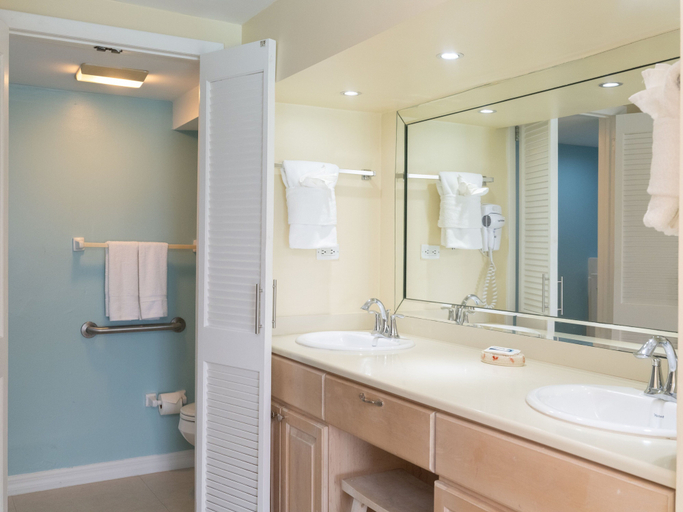 Bathroom 4, Paradise Island Beach Club