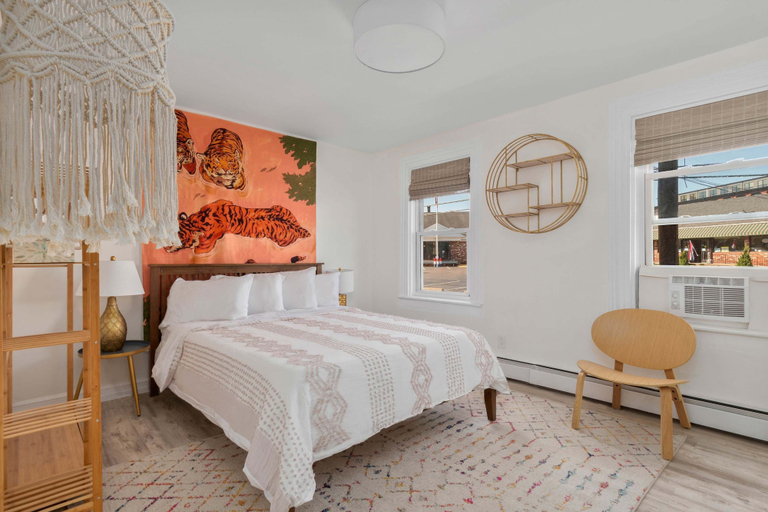 Room 4, Private Retreat Buyout Sleeps 16 Spa 4 Units