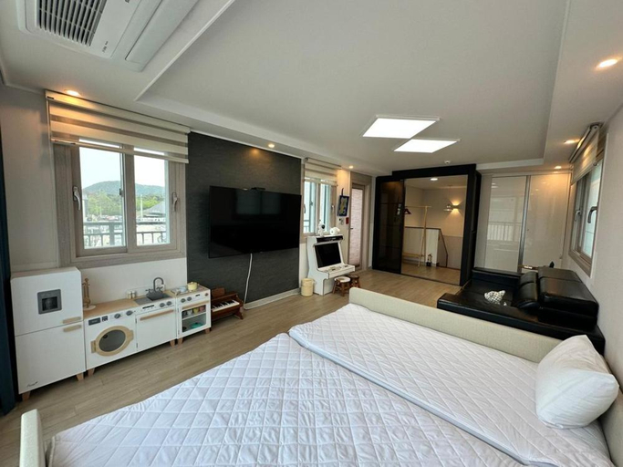 Bedroom 2, Gyeongju Luge Pool Villa, Gyeongju