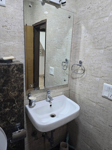 Bathroom, Slepyy Fox, Delhi